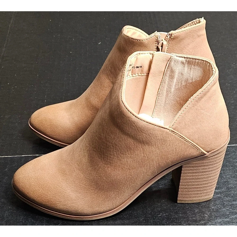 Universal Thread boots are